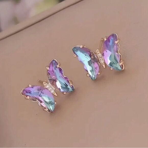 💜 Betsey Johnson stunning & sparkling light purple butterfly studs 💜 - Picture 4 of 6